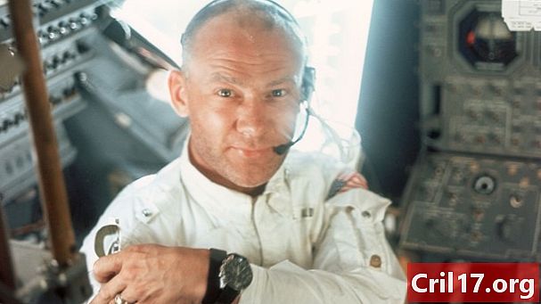 Buzz Aldrin va lluitar contra la depressió i l’addicció a l’alcohol després del desembarcament de la Lluna