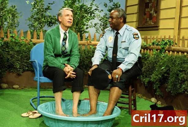 Fred Rogers trat gegen die Rassenungleichheit ein, als er einen schwarzen Charakter einlud, sich ihm in einem Pool anzuschließen