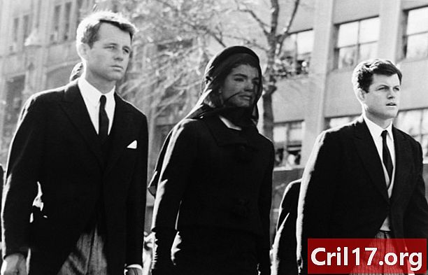 איך ג'קי קנדי ​​נפרם באופן פרטי בגלל ההתנקשות ב- JFK