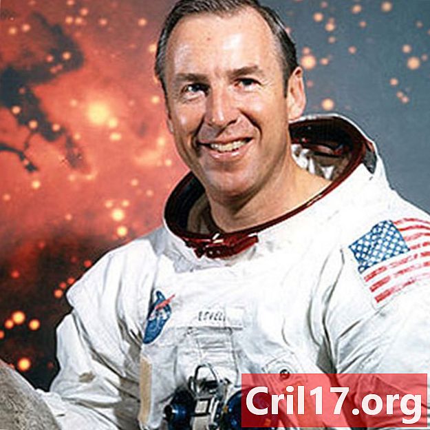 James A. Lovell, Jr - Űrhajós