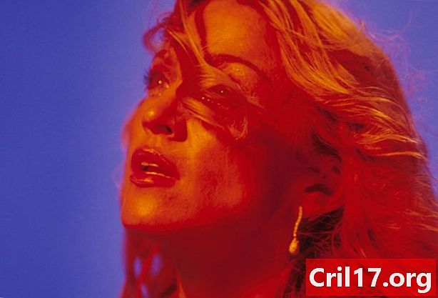 Madonna kaže da bi bila potpuno drugačija osoba ako joj je mama Hadnt umrla